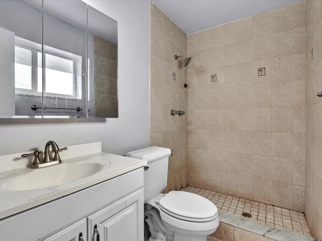 5711 NW 84th Avenue, Tamarac, FL 33321