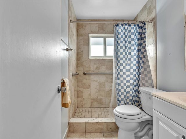 5711 NW 84th Avenue, Tamarac, FL 33321