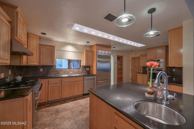 10475 E Speedway Boulevard, Tucson, AZ 85748