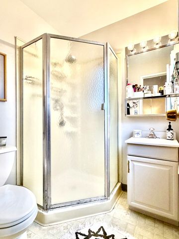 6418 Bradley Drive, Woodridge, IL 60517