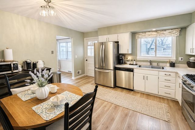 6418 Bradley Drive, Woodridge, IL 60517