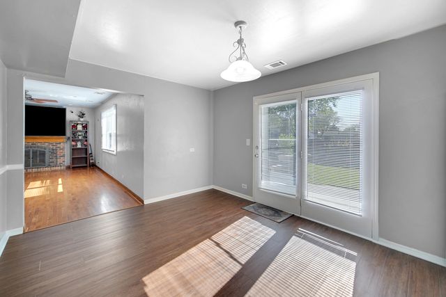 706 Shining Water Drive, Carol Stream, IL 60188