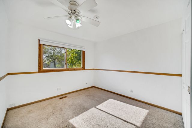 706 Shining Water Drive, Carol Stream, IL 60188