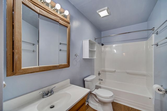 706 Shining Water Drive, Carol Stream, IL 60188