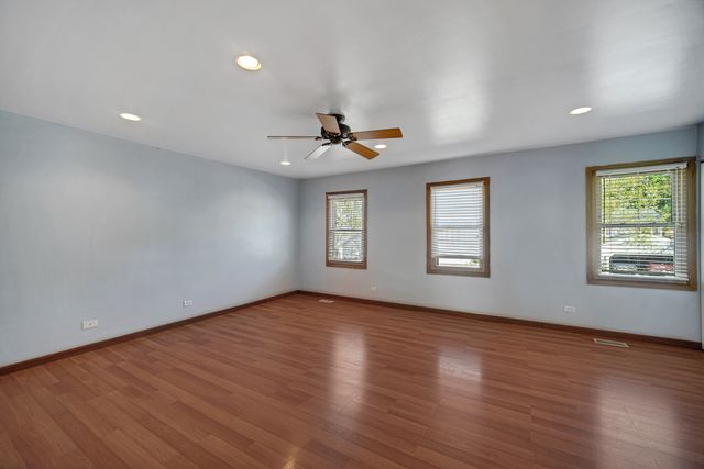 706 Shining Water Drive, Carol Stream, IL 60188