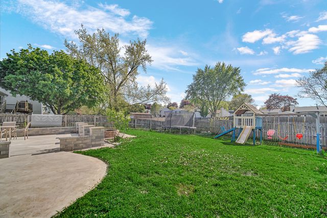 706 Shining Water Drive, Carol Stream, IL 60188
