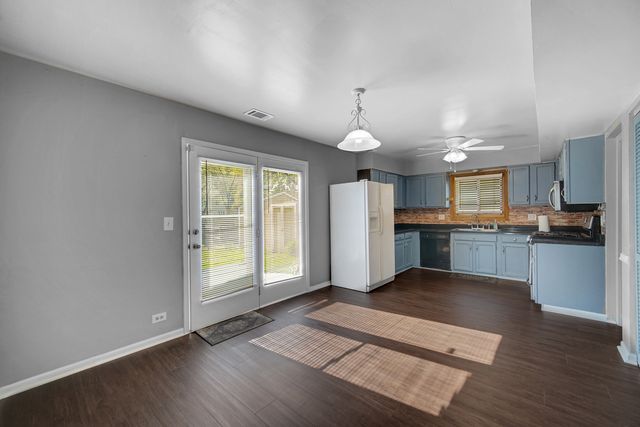 706 Shining Water Drive, Carol Stream, IL 60188