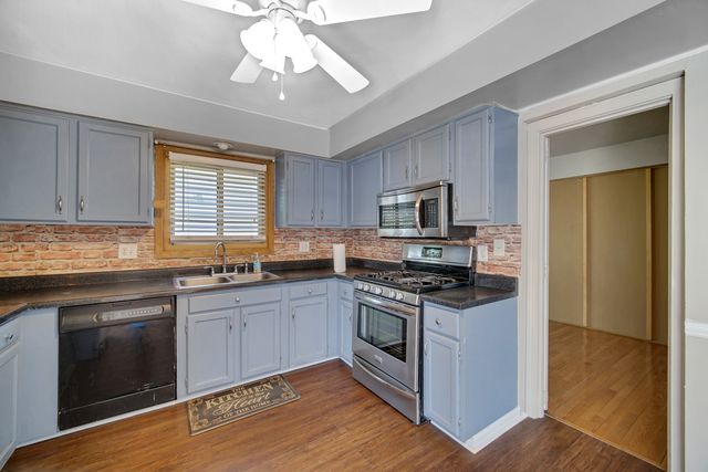 706 Shining Water Drive, Carol Stream, IL 60188