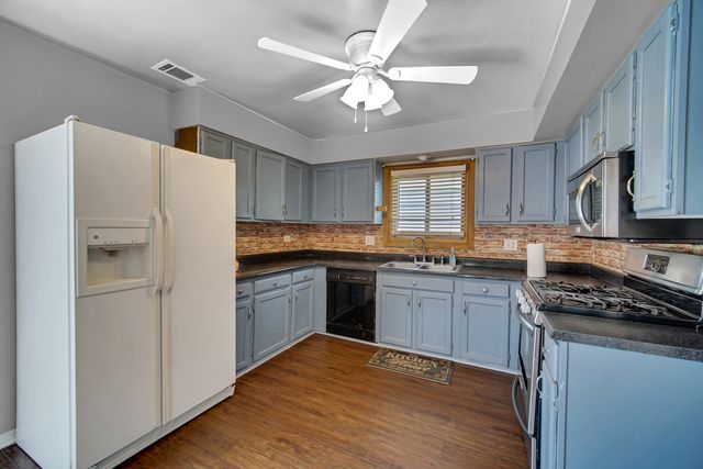 706 Shining Water Drive, Carol Stream, IL 60188