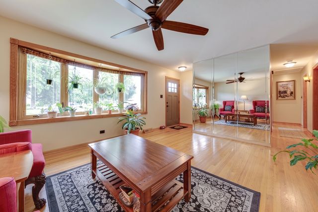 574 GEORGE Street, Wood Dale, IL 60191