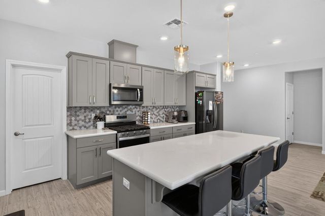 8138 Scrimshaw Way, Sacramento, CA 95829