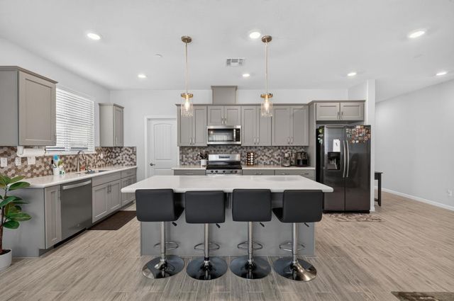 8138 Scrimshaw Way, Sacramento, CA 95829