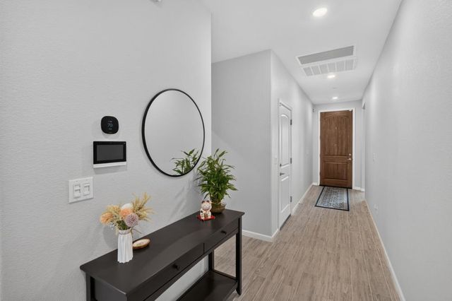 8138 Scrimshaw Way, Sacramento, CA 95829