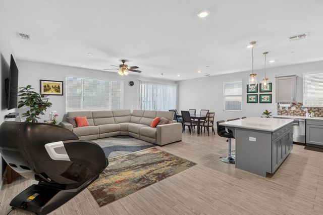 8138 Scrimshaw Way, Sacramento, CA 95829