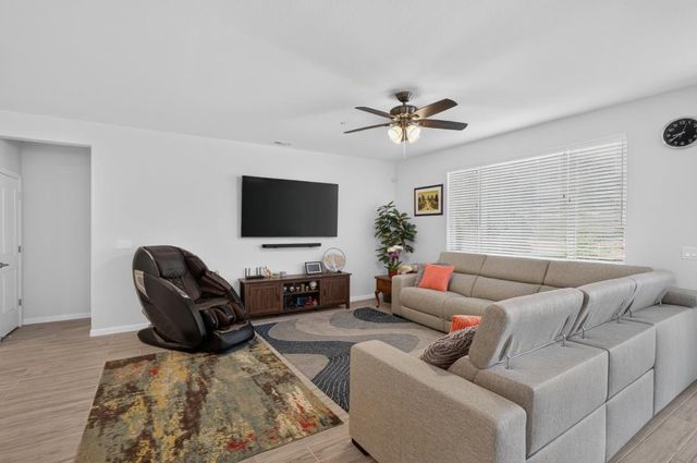 8138 Scrimshaw Way, Sacramento, CA 95829