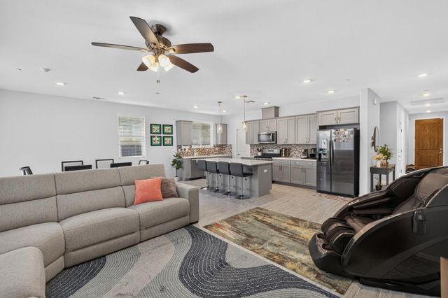 8138 Scrimshaw Way, Sacramento, CA 95829