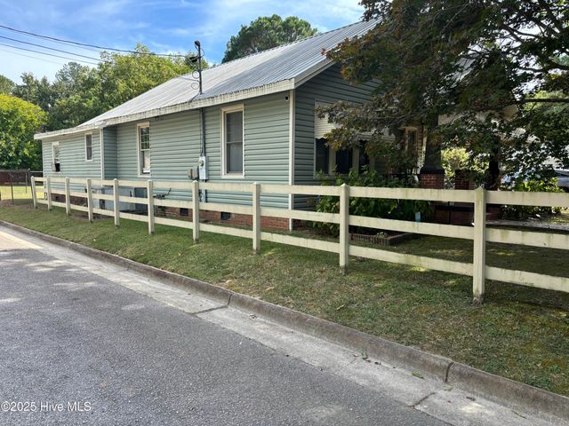 208 Tacoma Street E, Wilson, NC 27893