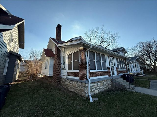 2215 E Meyer Boulevard, Kansas City, MO 64132