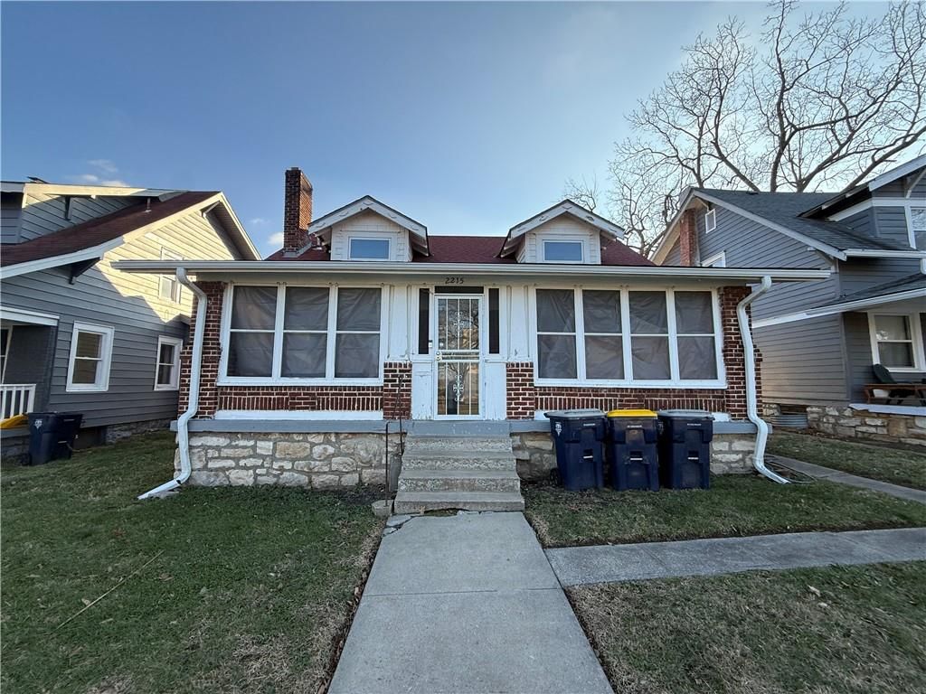 2215 E Meyer Boulevard, Kansas City, MO 64132