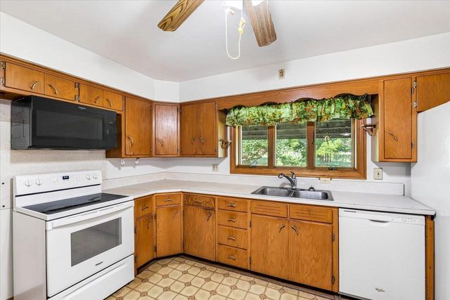 818 River Road, Deforest, WI 53532