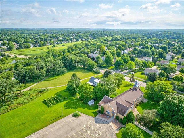 818 River Road, Deforest, WI 53532