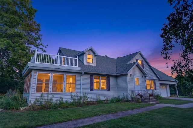 818 River Road, Deforest, WI 53532