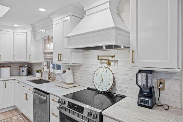 30 Marbeth Circle, Miller Place, NY 11764
