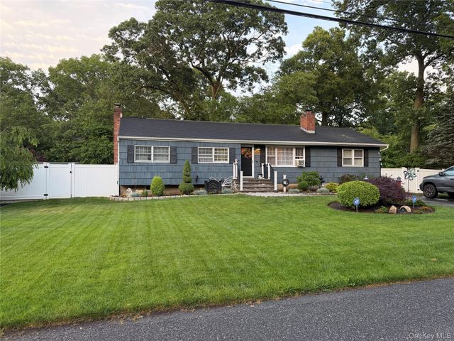 30 Marbeth Circle, Miller Place, NY 11764