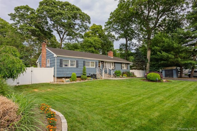 30 Marbeth Circle, Miller Place, NY 11764