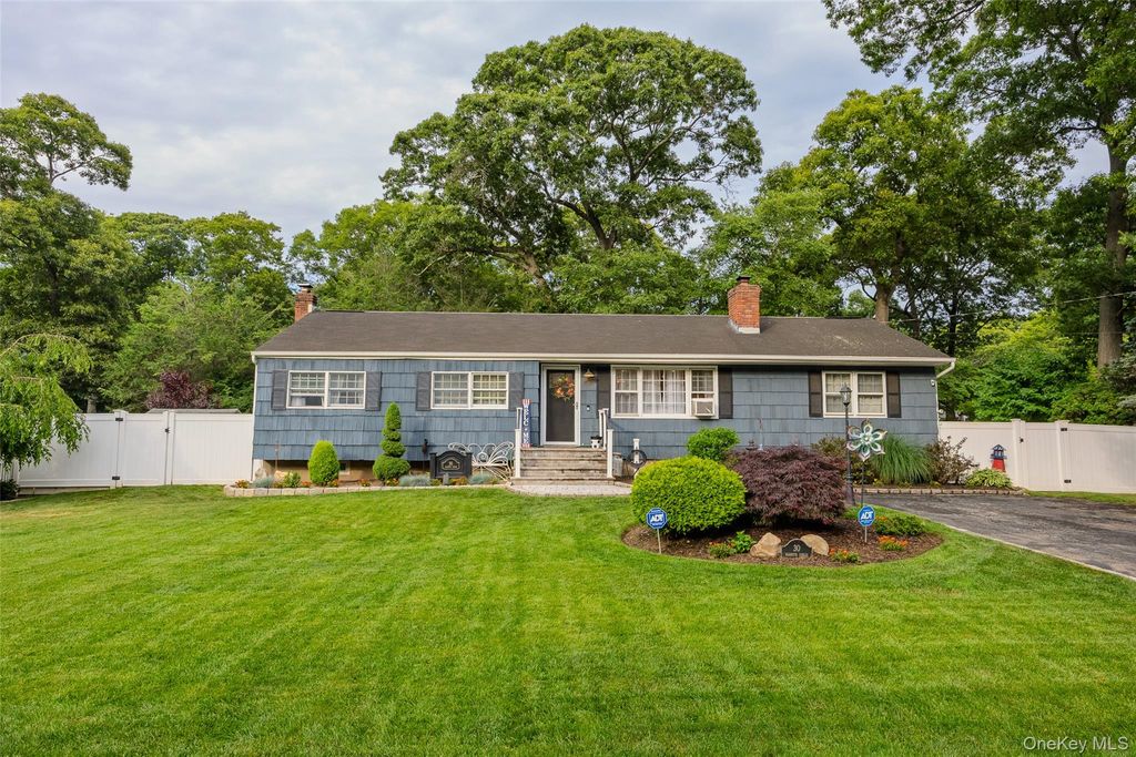 30 Marbeth Circle, Miller Place, NY 11764