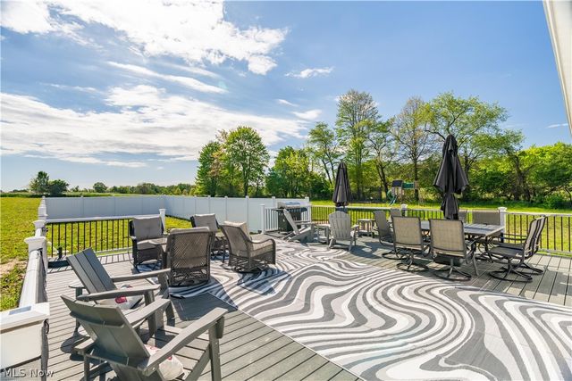 4462 Manchester Avenue NW, North Lawrence, OH 44666