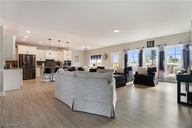 4462 Manchester Avenue NW, North Lawrence, OH 44666