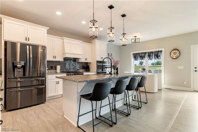 4462 Manchester Avenue NW, North Lawrence, OH 44666