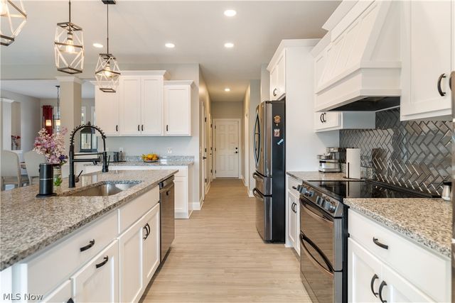 4462 Manchester Avenue NW, North Lawrence, OH 44666