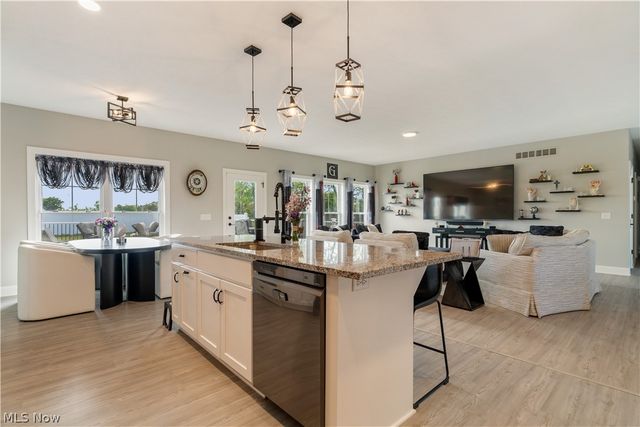4462 Manchester Avenue NW, North Lawrence, OH 44666