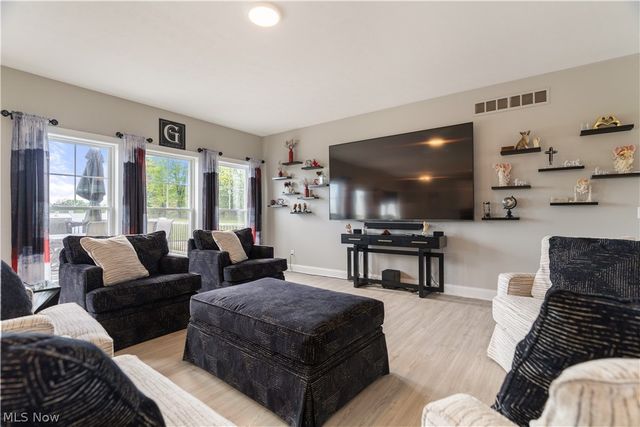 4462 Manchester Avenue NW, North Lawrence, OH 44666
