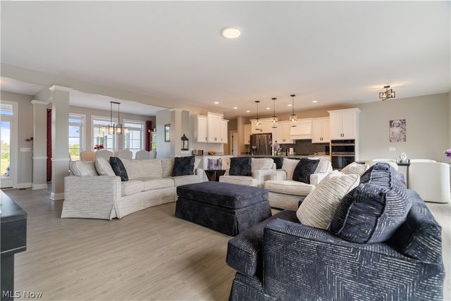 4462 Manchester Avenue NW, North Lawrence, OH 44666