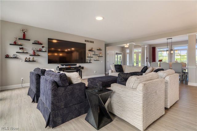 4462 Manchester Avenue NW, North Lawrence, OH 44666