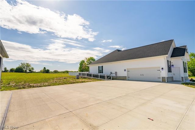 4462 Manchester Avenue NW, North Lawrence, OH 44666