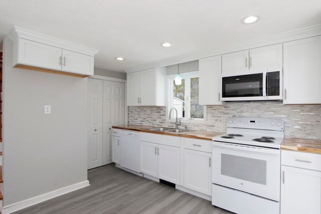 9 Blueberry, Bourne, MA 02532