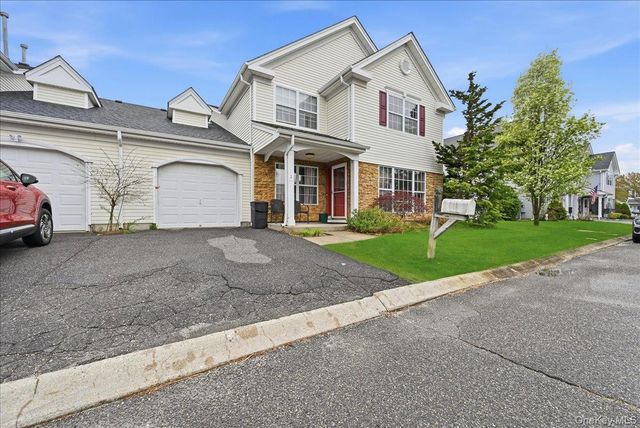 10 Casey Lane, Middle Island, NY 11953