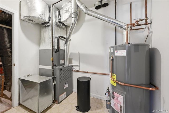 10 Casey Lane, Middle Island, NY 11953