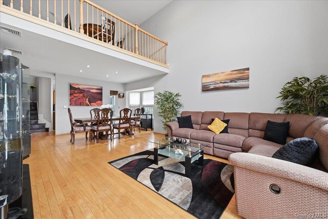 10 Casey Lane, Middle Island, NY 11953