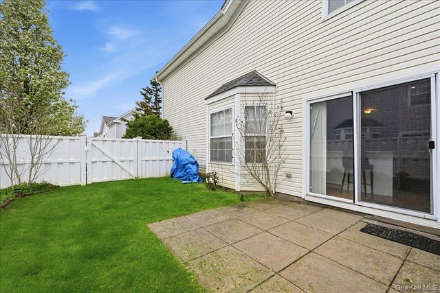 10 Casey Lane, Middle Island, NY 11953