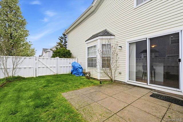 10 Casey Lane, Middle Island, NY 11953