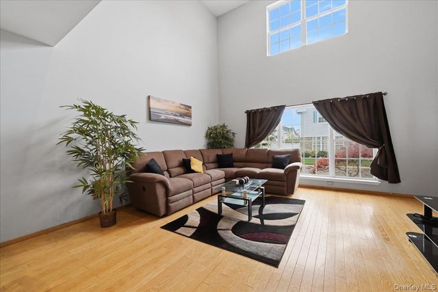 10 Casey Lane, Middle Island, NY 11953