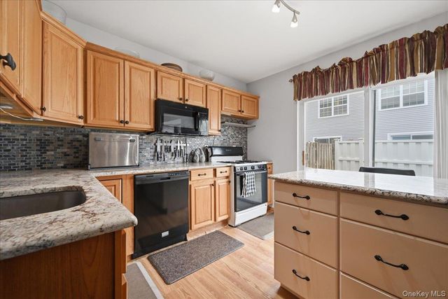 10 Casey Lane, Middle Island, NY 11953