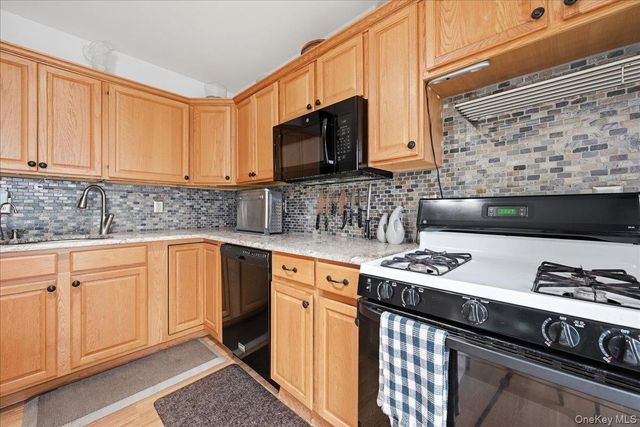 10 Casey Lane, Middle Island, NY 11953