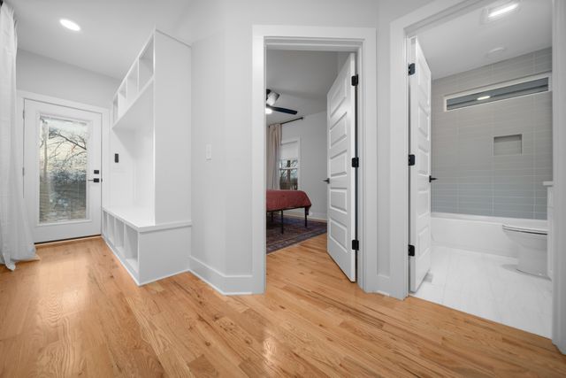 2120A Burns St, Nashville, TN 37216