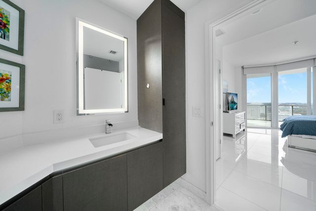 851 NE 1st Avenue 2410, Miami, FL 33132